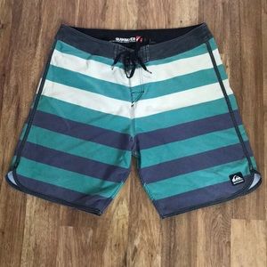Quiksilver Men’s Cypher Series DD Board Shorts